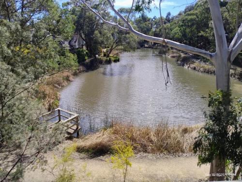Glen Waverley Maison | Romantic lakehouse at Glen Waverley