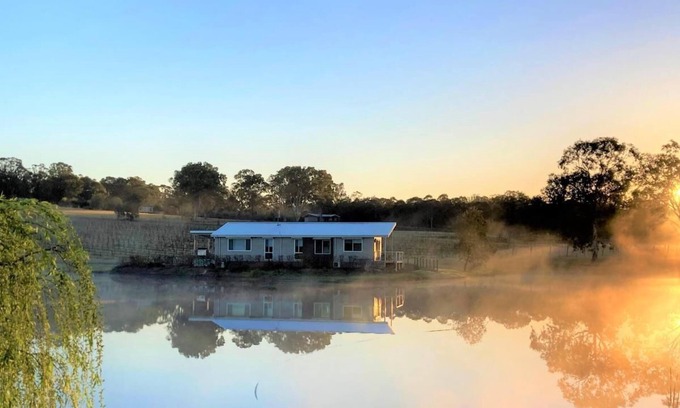 Lovedale Maison | Romantic lakehouse set in a private vineyard in the Hunter Valley