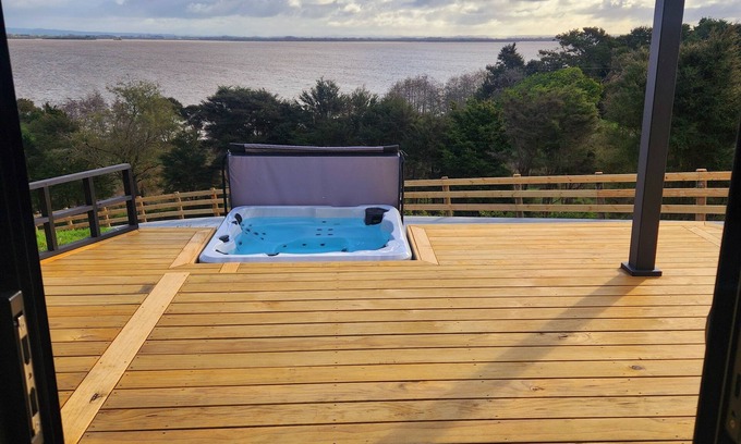 Waerenga Cabine | Romantic Lakeside Cabin. 1 Hour from Auckland CBD. 728a Waikare Rd Te Kauwhata.