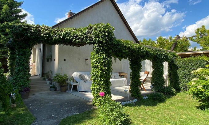 Balatonfured Cottage | Romantic Little Cottage 10 minutes to Lake Balaton