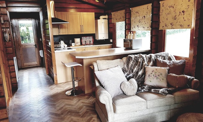 Corwen Cabine | Romantic Log Cabin