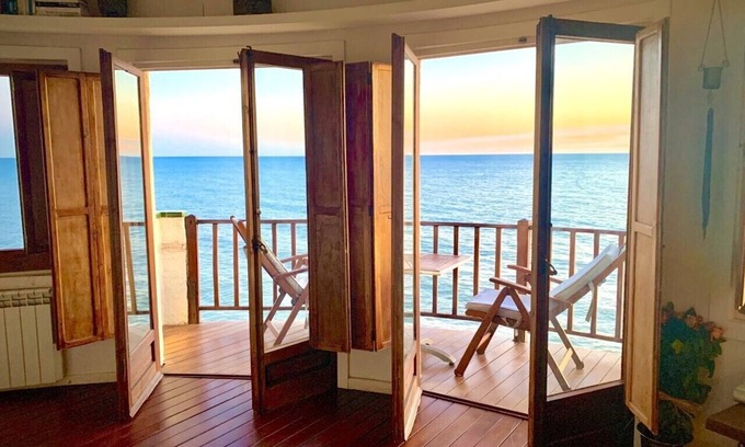 Vallpineda Appartement | ROMANTIQUE. Duplex unique sur la mer. Couples ou familles