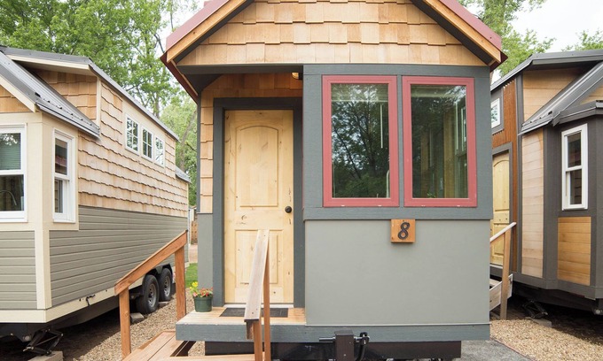Lyons Station Balnéaire | Couple’s Getaway at the Cherry Birch Tiny Home in Lyons