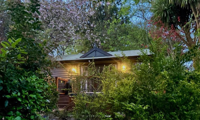 Mount Dandenong Maison | Romantic Retreat with Spa and Private Gardens