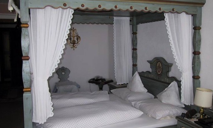 Heiligenblut Maison | "Romantic room" double room with bath, toilet - Chalet Hotel Senger