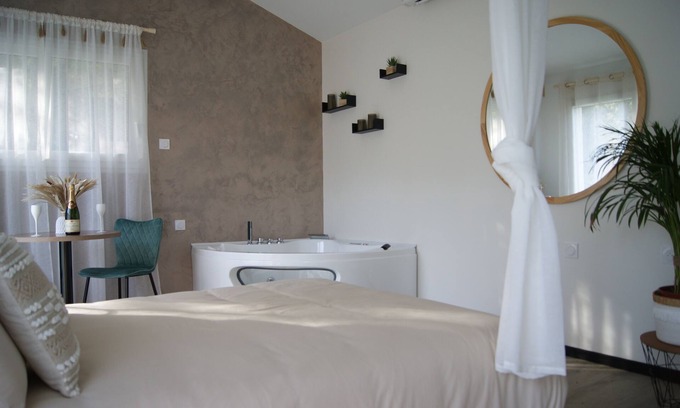 Lunas Appartement | Romantique room/ Rendez-vous Secret 🧡