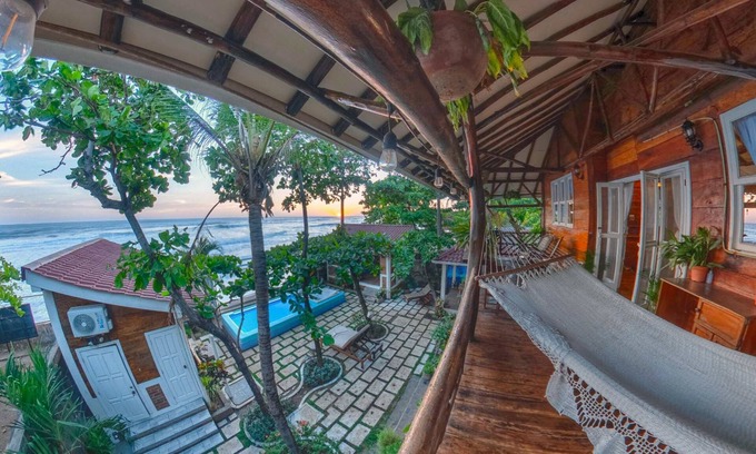 Pochomil Appartement | Romantic Seaside Casita w Pool AC Fire Sunsets