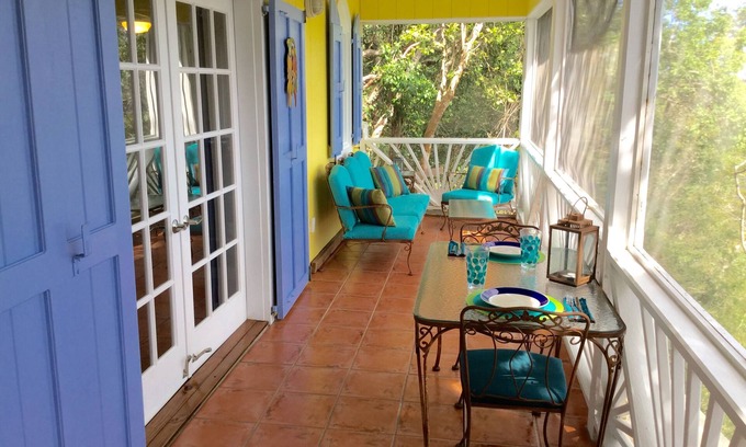 Bordeaux Mountain Cottage | Romantique St John Hillside Villa w / a View !! - Plein A / C et W / D