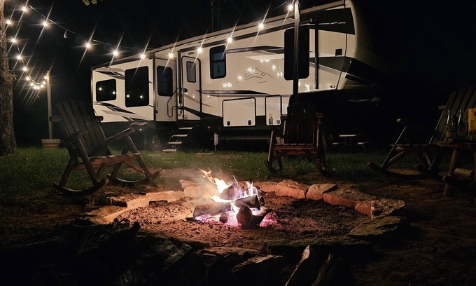 Alvord Maison | Romantic Stay in Beautiful New RV on 30 Acres