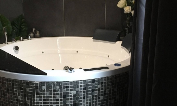 Sernhac Appartement | suite romantique le cocoon