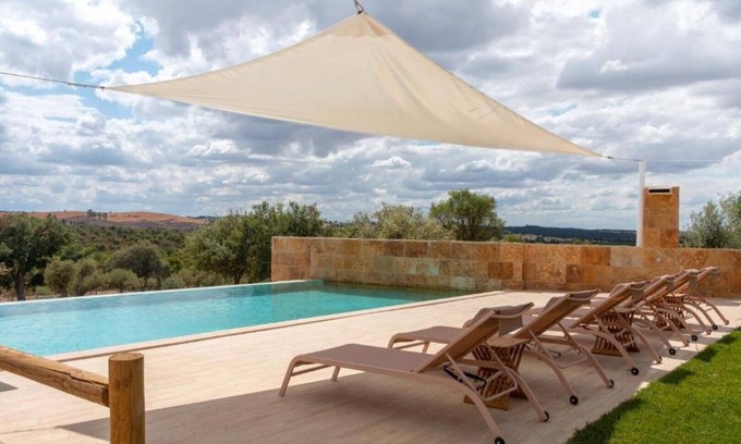 Estremoz Lit Et Petit-Déjeuner | Romantic Suite with Hydromassage Bath