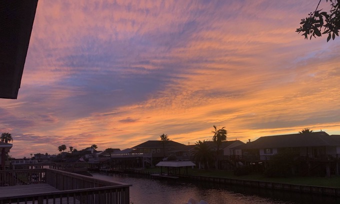 Bayou Vista Maison | Romantic Sunsets On The Canal!