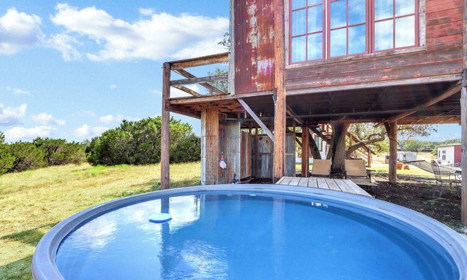 Lampasas Cabine | Lover's Lair at Bent Tree Ranch I Tree House
