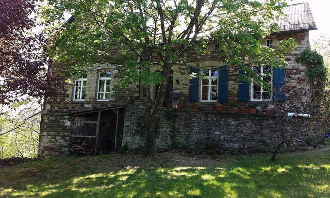 Schladern Maison | Vacances romantiques dans la plus ancienne école de survivant directement à la victoire de sentier de la nature