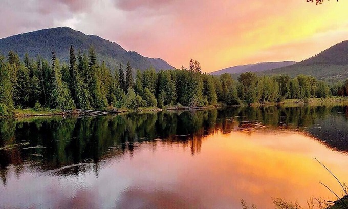 Clark Fork Cabine | Cabane romantique Shabby Chic au bord de l'eau sur la rivière Clark Fork! #SwankyCabin