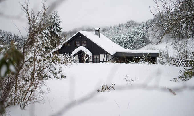 Neuastenberg Maison | ROMANTIKHÜTTE NEUASTENBERG - wood-burning stove, sauna and cozy factor