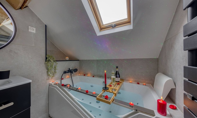 Montereau-Fault-Yonne Appartement | Romantique Love Room /15mn Fontainebleau