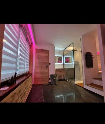 Charleville-Mezieres Appartement | Romantique room