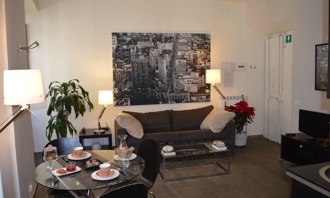 Rione V Ponte Appartement | Rome: Tres Central, Moderne, Entierement Renovee