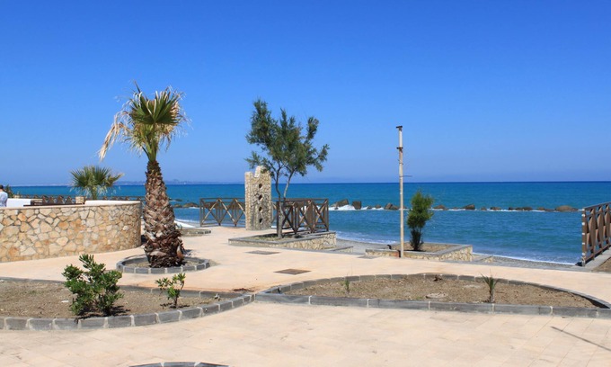 Rometta Marea Appartement | Rometta Marea: grenier avec terrasse à 250 mètres de la plage