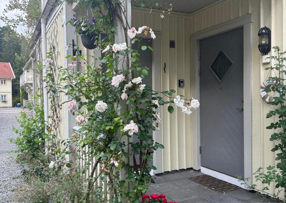 Stromstad Maison | Romslig og sjønært feriehus på Nøtholmen