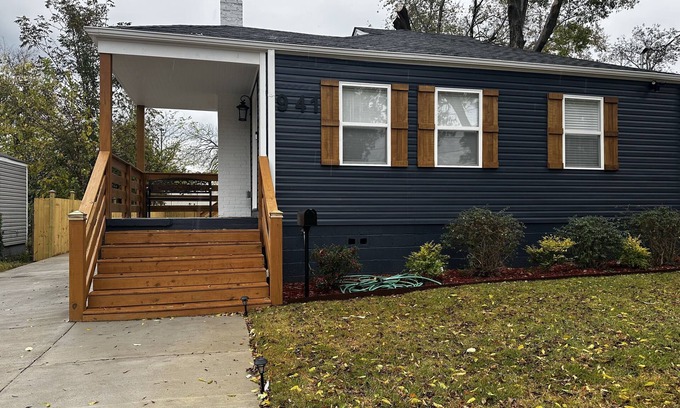 Crestline Heights Maison | RON'S HOUSE: Cozy & Charming in Revitalizing Area