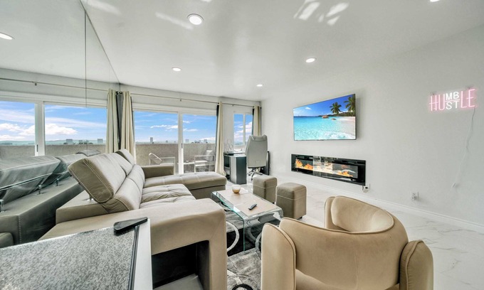 West Hollywood Copropriété | Rooftop 2-bedroom apartment in heart of West Hollywood with skyline view