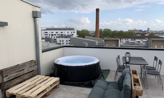 Fontaine-Bayonne-Cartoucherie Appartement | Rooftop avec vue sur les Pyrénées et jacuzzi, au pied du zenith