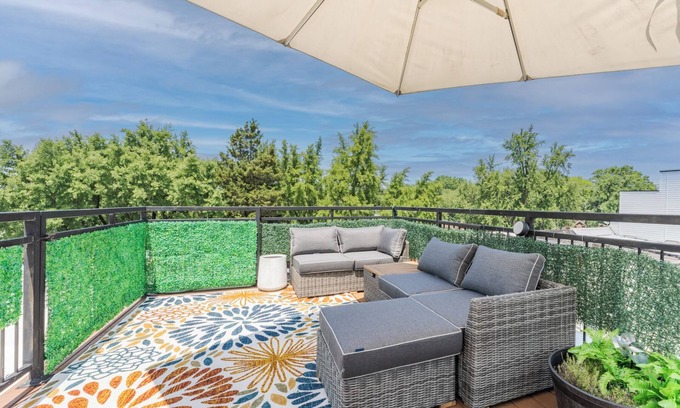 Trinidad Appartement | Luxe City Retreat/ Rooftop Deck Getaway/H St/Union Station/Union Market