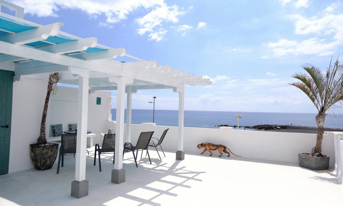 Santa Cruz de la Palma Maison | Rooftop Dreamhouse - 3BR with Seaviews