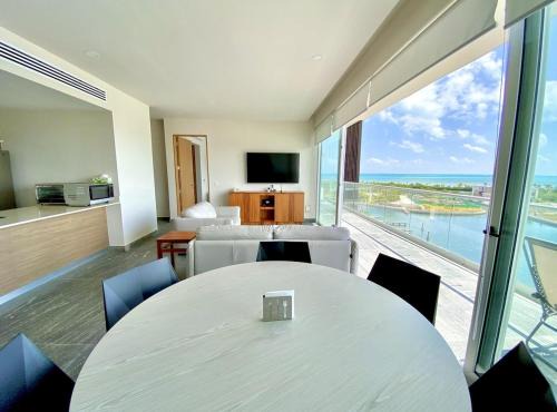Zona Hotelera Appartement | Rooftop pool- family apartment- ocean view -close