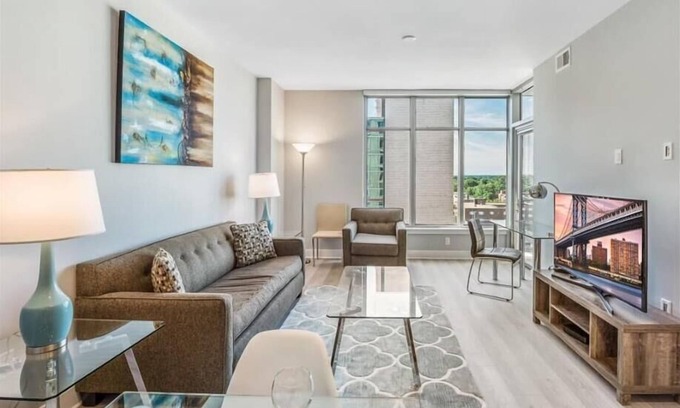 Woodmont Triangle Appartement | Rooftop Terrace & Grill | Walk to Metro | Woodmont Triangle