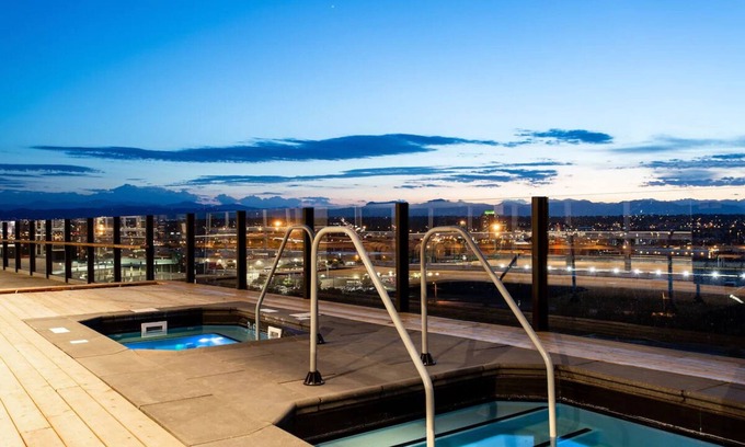 River North Art District Hôtel | Rooftop Views & Plunge Pools at Boutique Hotel in RiNo District - 2 Units