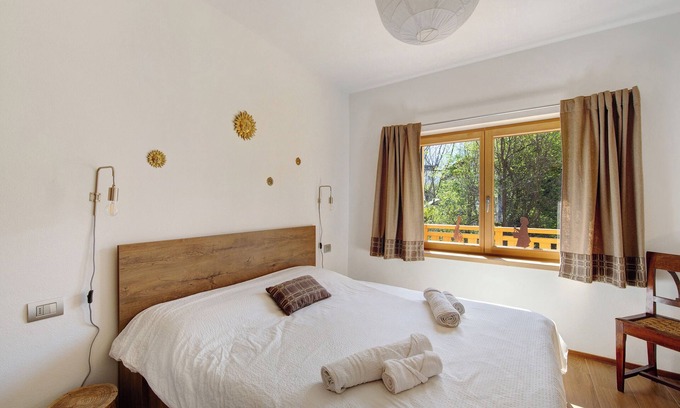 Pieve di Cadore Appartement | Chambre '1- Nene Cristina' avec salle de bain extérieure, terrasse partagée, jardin privé et Wi-Fi