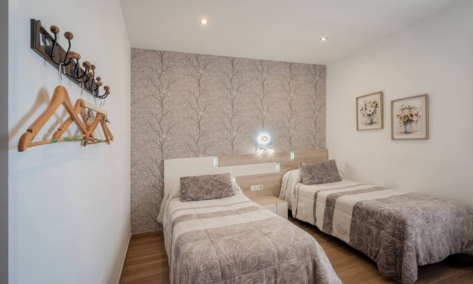 Castrojeriz Appartement | Chambre '102 Deluxe Acuarela Vistas Montaña' avec Jardin partagé, Wi-Fi et Climatisation