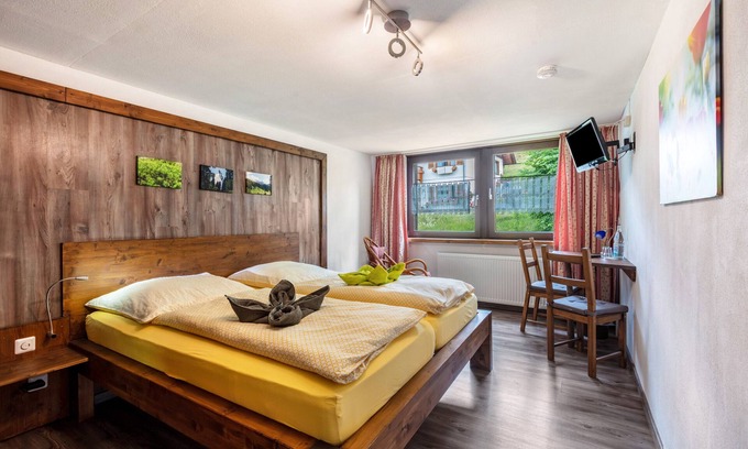 Bernau Appartement | Room '11' with Mountain View, Shared Terrace and Wi-Fi