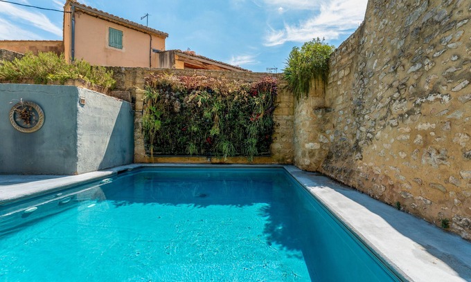 Collias Appartement | Room '14' with shared pool, Wi-Fi and air conditioning