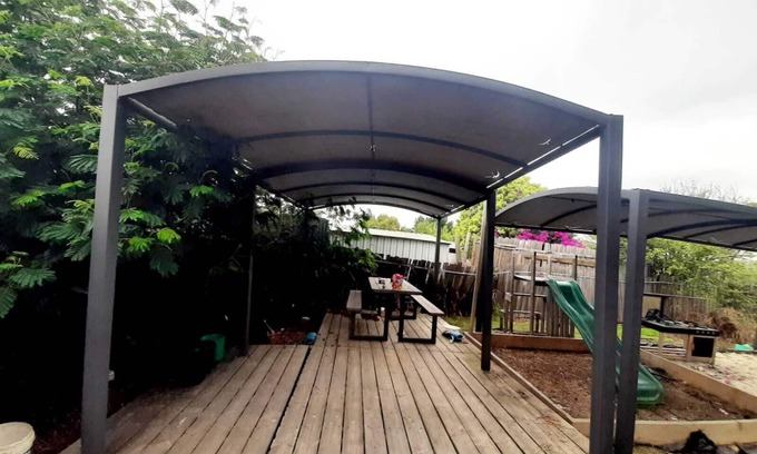 Werribee Maison | Room 2 in Werribee to train,shops, restaurants, banks, park, river on foot