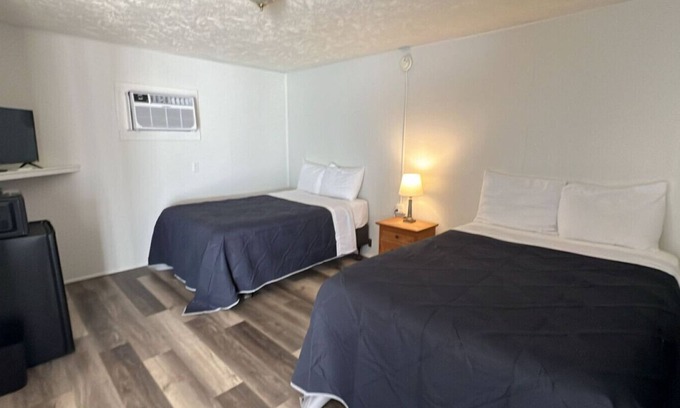 Harper Hôtel | Room 24 - Standard Queen - Sleeps 4 - Harper Motel