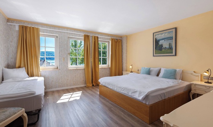 Reichenau Appartement | Room '3-Bett Mit Seeblick' with Lake View, Shared Terrace and Wi-Fi