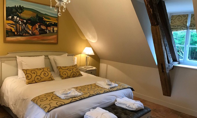 Jarze Lit Et Petit-Déjeuner | Room 8 king size double room with ensuite