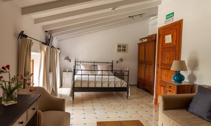 Sa Cabaneta Appartement | Room 'Doble Deluxe' with Mountain View, Wi-Fi and Air Conditioning