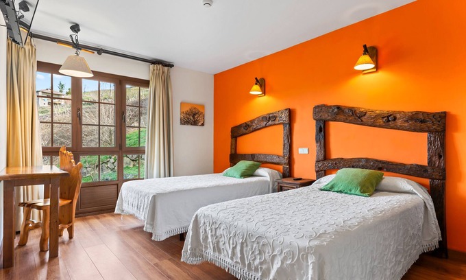 Gamonedo Appartement | Room 'El Nogal' with Shared Pool, Shared Garden and Wi-Fi