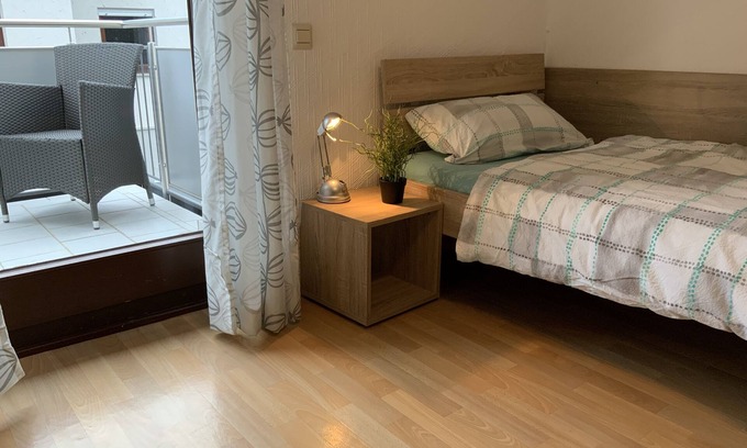 Weiterstadt Lit Et Petit-Déjeuner | Room for fitters with shared bathroom and balcony
