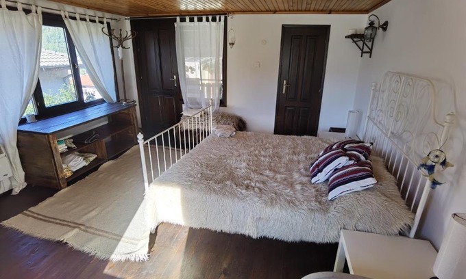 Smolyan Maison | Room for guests