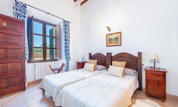 Calvia Appartement | Chambre 'Habitación 4' avec vue sur la montagne, piscine partagée et Wi-Fi