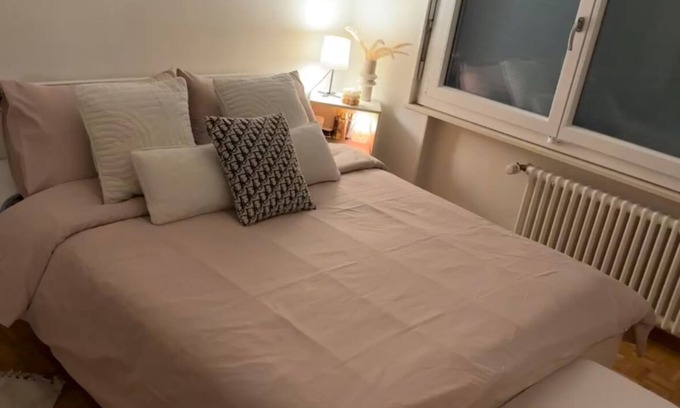 Epalinges Lit Et Petit-Déjeuner | Room in a shared apartment in Epalinges