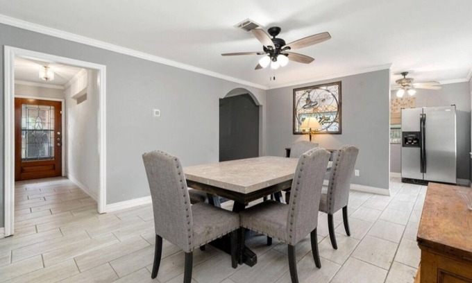 Southbelt/Ellington Maison | Room in house close to Hobby airport Houston