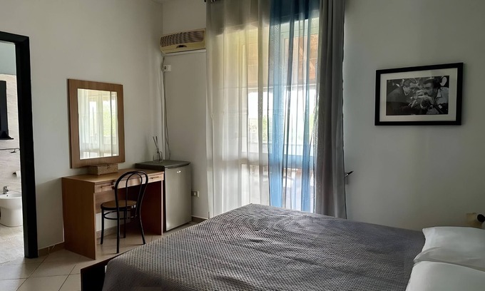 Vignacastrisi Appartement | Room 'Iris 4' with Private Terrace, Wi-Fi and Air Conditioning