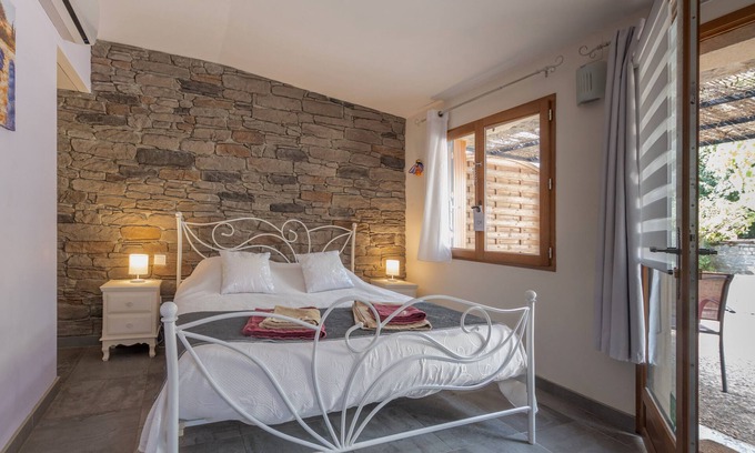 Saint Alban Auriolles Appartement | Room 'La Peireta' with Shared Pool, Wi-Fi and Air Conditioning